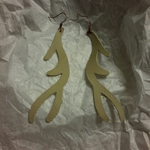 Leather Deer Antler Earrings - handmade - Picture 3 of 4